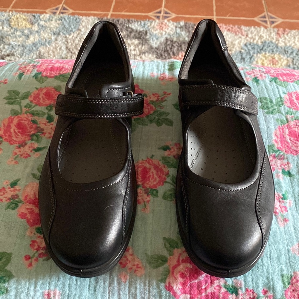 ECCO Mary Janes - Black Size 11
